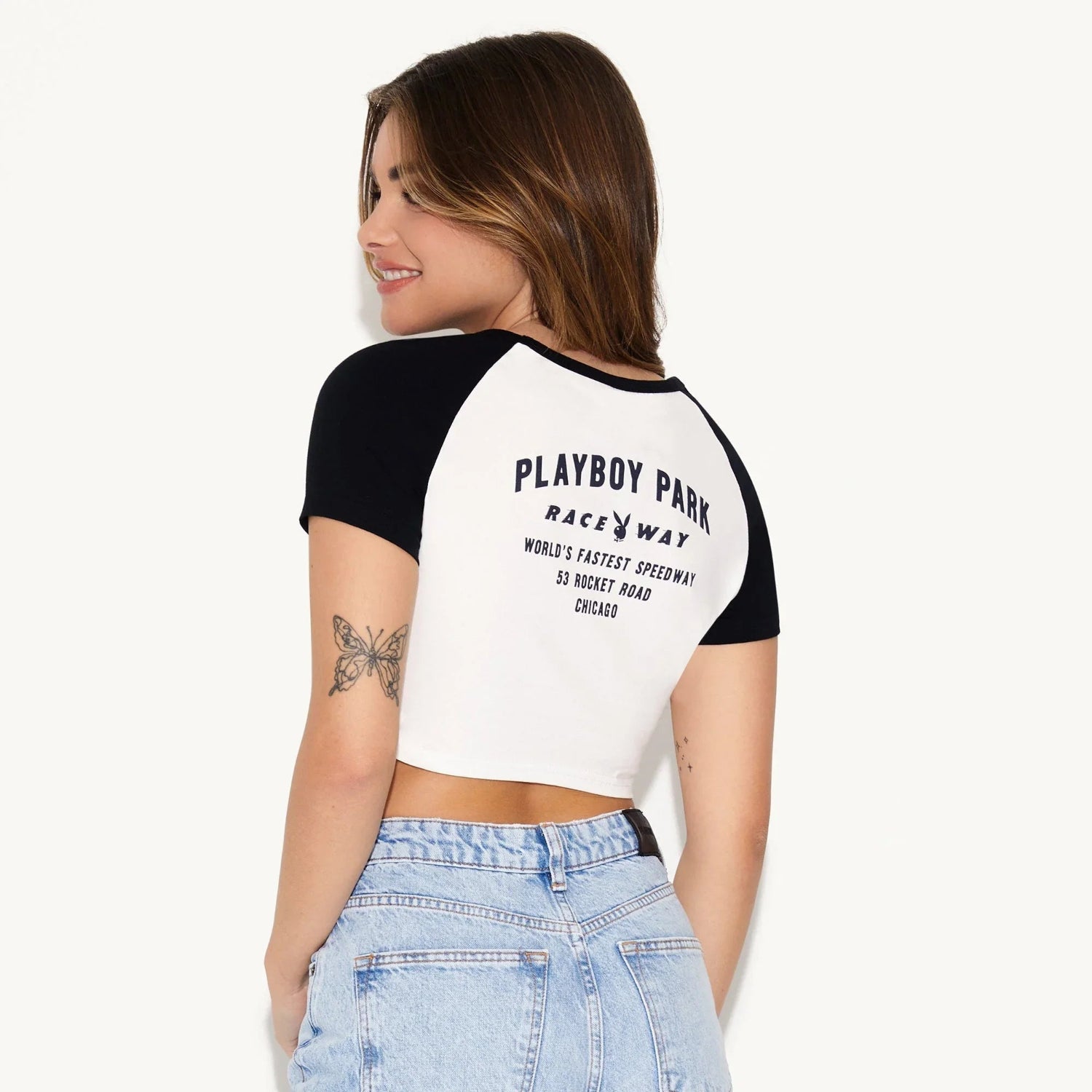 Playboy Raceway baby tee bianca cropped cotone