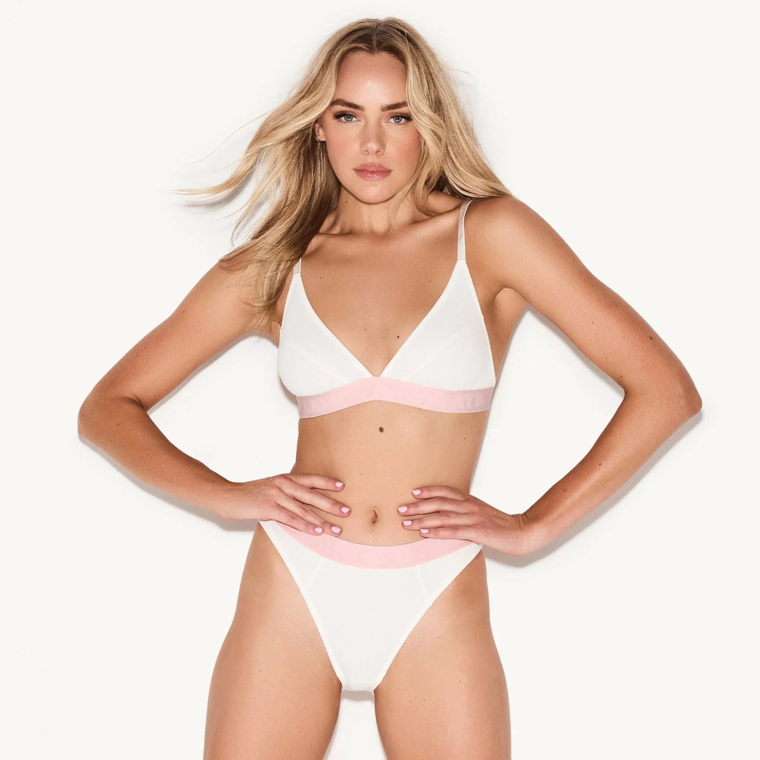 Playboy Essentials Show bralette bianco rosa modal