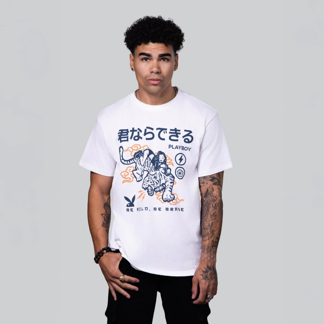 Playboy Be Brave Tee maglietta bianca grafica